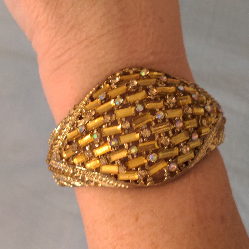 NWOT very ornate and beautiful bracelet